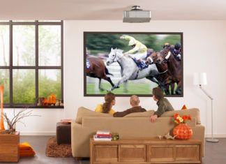 Transformeer je muur in een projectiescherm met Mighty Brighty-verf Mighty Brighty