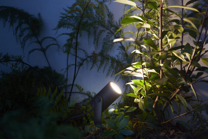 Philips-Hue-outdoor-Lily-spot-2