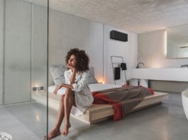 Daikin gaat voor diepzwart op zijn nieuwste designwarmtepompen Daikin FTXA-BB