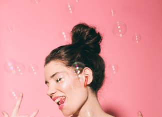 Voel de bass met de JBL Tune 225TWS Ghost Edition