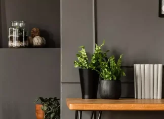 Thuiswerken? Voorkom klachten, gebruik een monitor arm van Vogel’s