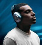 Loewe lanceert leo premium hoofdtelefoons met Kylian Mbappé en David Getta als Global Ambassador