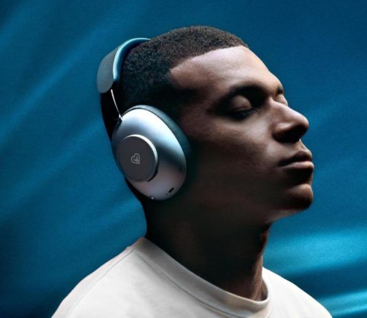 Loewe lanceert leo premium hoofdtelefoons met Kylian Mbappé en David Getta als Global Ambassador