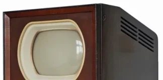 Philips viert 75 jaar televisie in Europa met nieuwe Ambilight-reeks