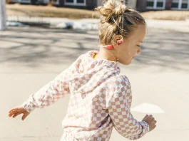 JBL introduceert eerste open-ear koptelefoon voor kinderen