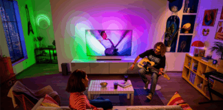 Philips TV breidt Ambilight uit naar de hele kamer met AmbiScape